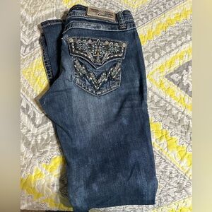 Women’s jeans. Has holes.